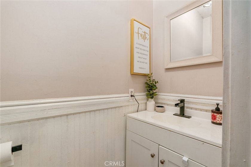 Nestled in the scenic mountains of Crestline, this inviting home - photo 22