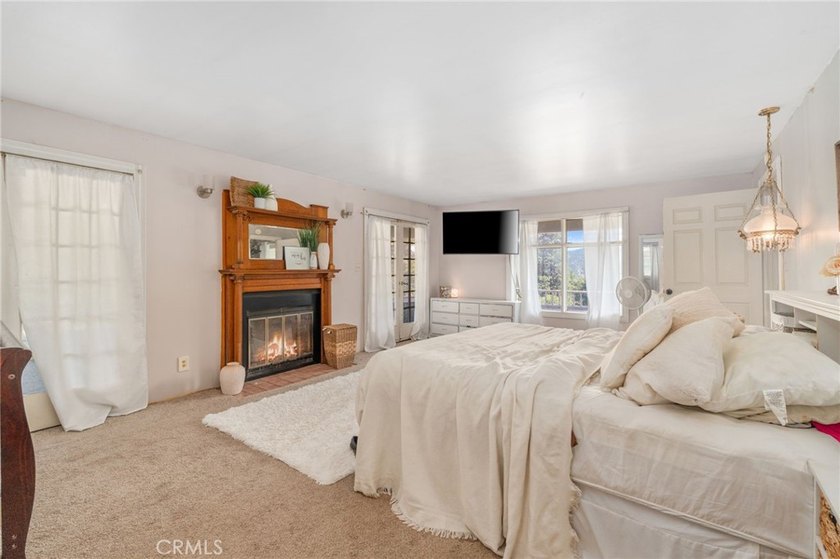 Nestled in the scenic mountains of Crestline, this inviting home - photo 27