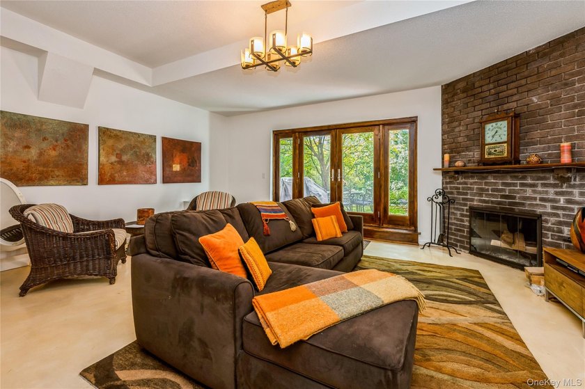 Private Riverfront Townhome with Luxury Condo Amenities - photo 28
