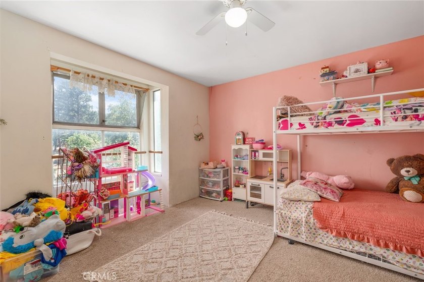 Nestled in the scenic mountains of Crestline, this inviting home - photo 32