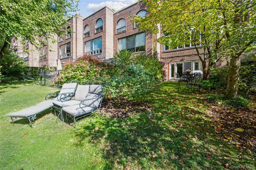 Private Riverfront Townhome with Luxury Condo Amenities - photo 33