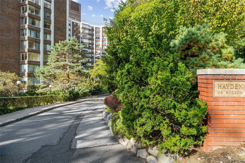 Private Riverfront Townhome with Luxury Condo Amenities - photo 39