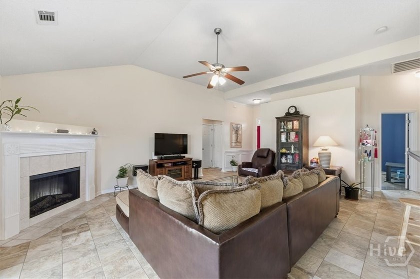 Welcome home to this well-maintained 3 bedroom, 2 bath charmer - photo 8