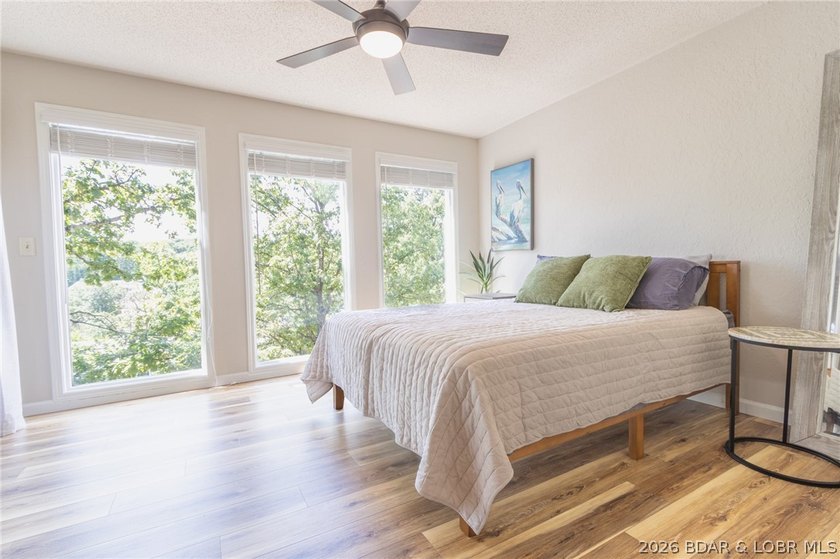 Ready to live the Lake Life? This fully renovated, move-in ready - photo 11