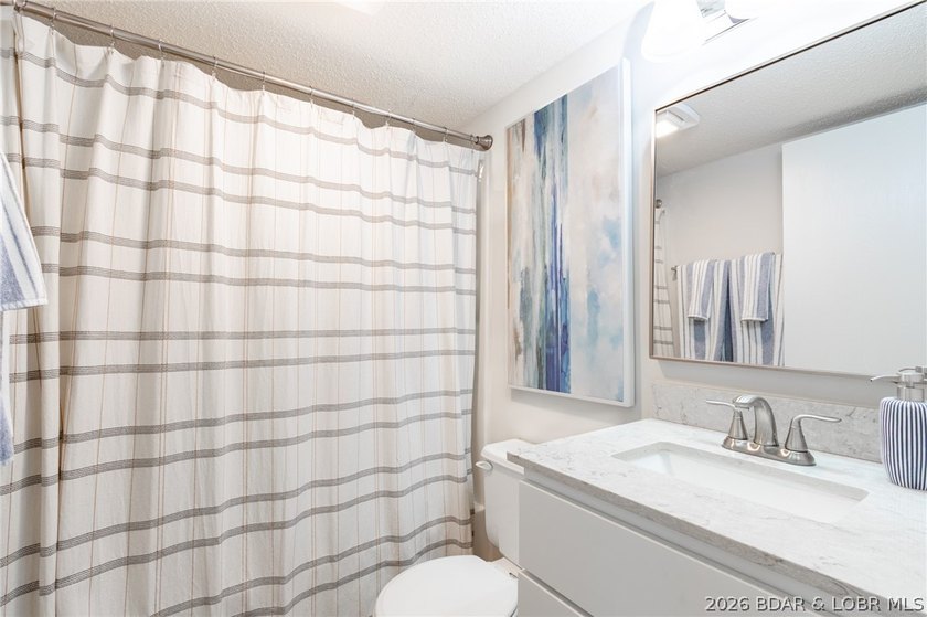 Ready to live the Lake Life? This fully renovated, move-in ready - photo 16