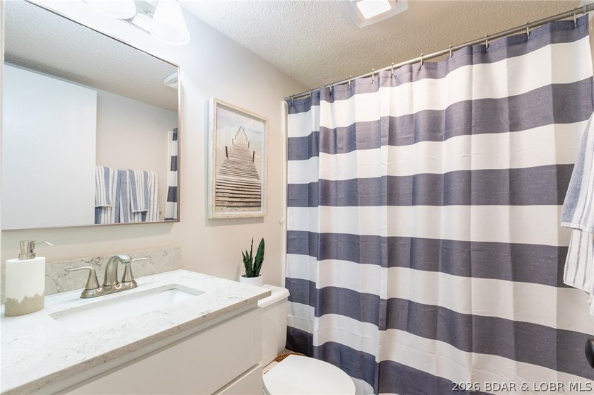 Ready to live the Lake Life? This fully renovated, move-in ready - photo 19