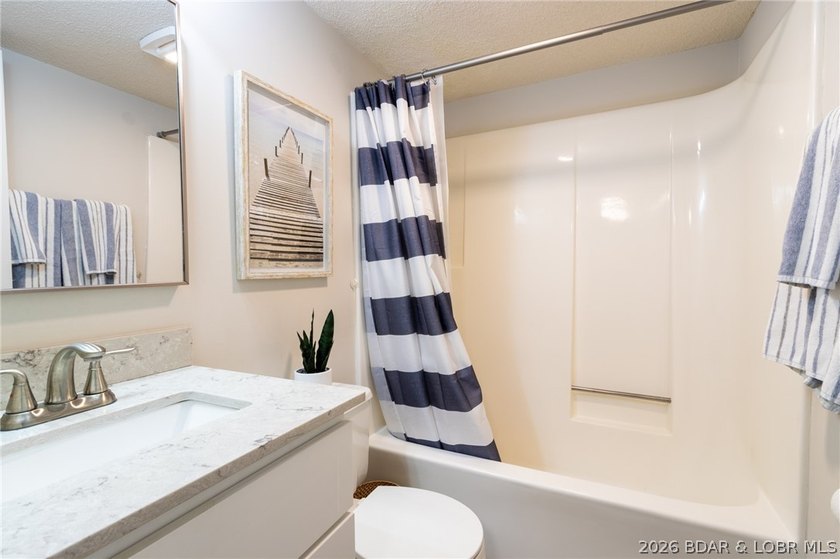Ready to live the Lake Life? This fully renovated, move-in ready - photo 20