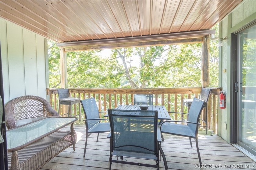 Ready to live the Lake Life? This fully renovated, move-in ready - photo 22