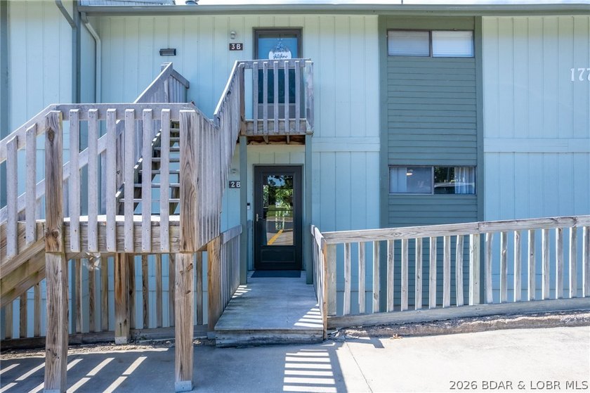 Ready to live the Lake Life? This fully renovated, move-in ready - photo 23