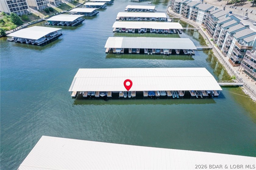 Ready to live the Lake Life? This fully renovated, move-in ready - photo 24