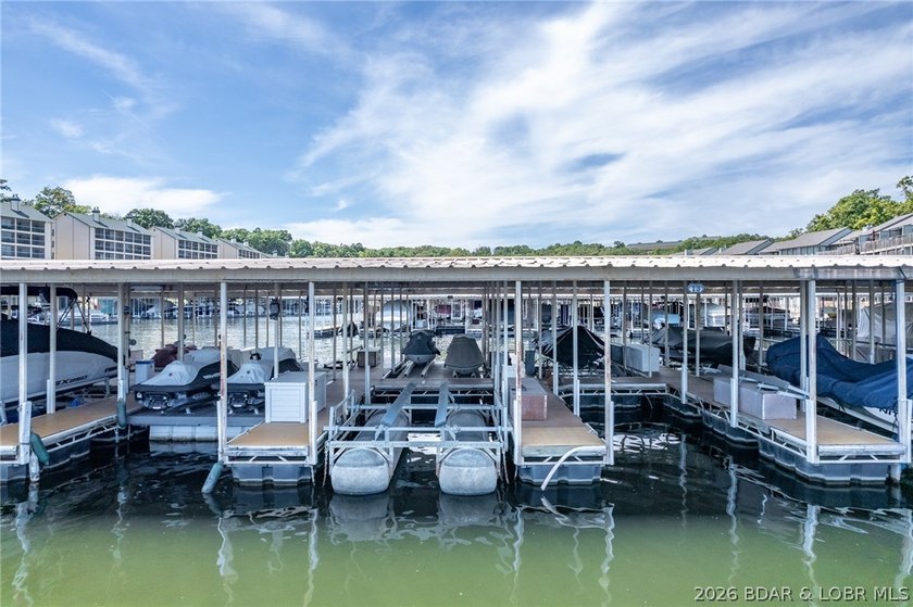 Ready to live the Lake Life? This fully renovated, move-in ready - photo 25