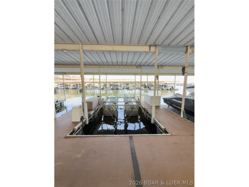 Ready to live the Lake Life? This fully renovated, move-in ready - photo 33