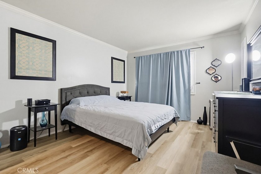 Discover comfortable urban living in this well-maintained - photo 38