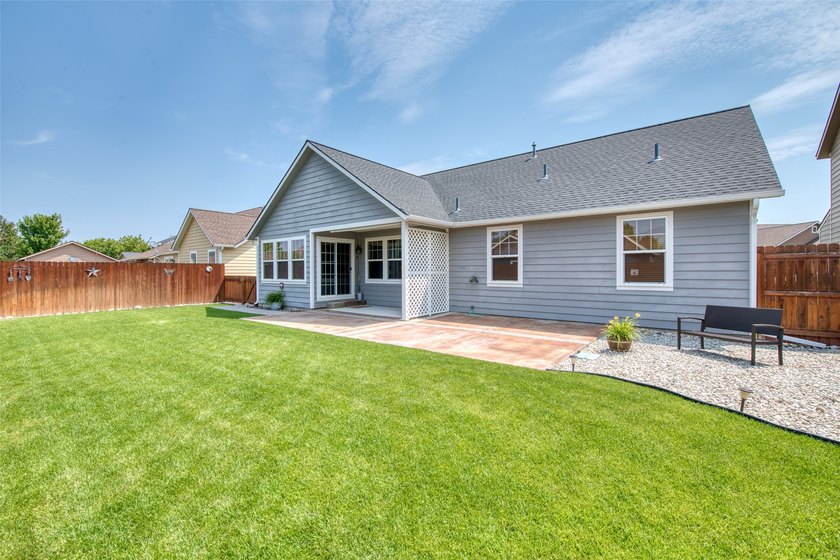 This lovely and beautifully maintained home has so much to - photo 11