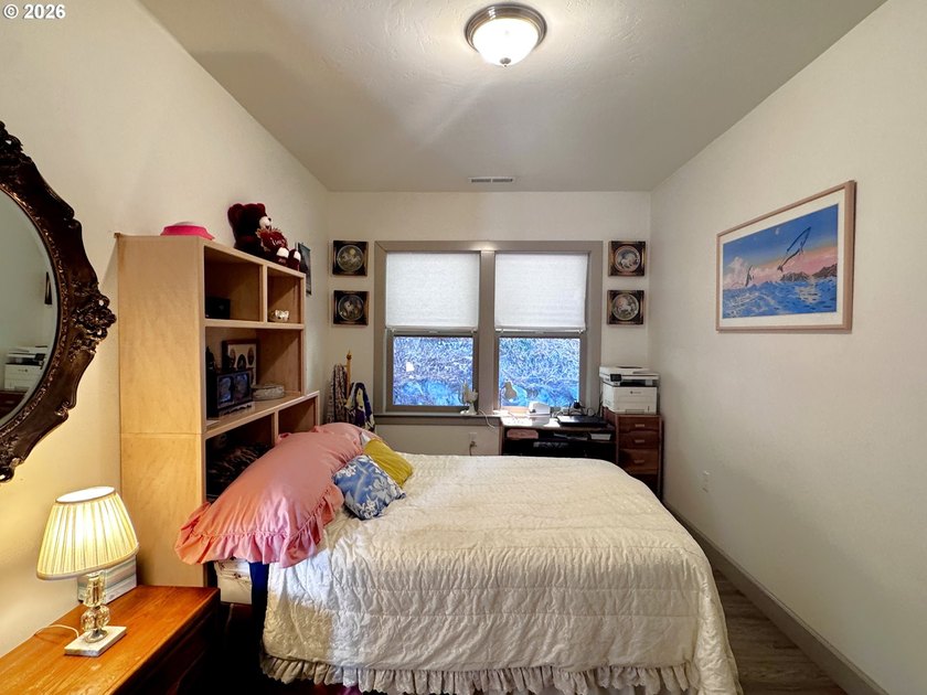 Light, Space, and a Hint of Ocean - Welcome Home. Coastal living - photo 11