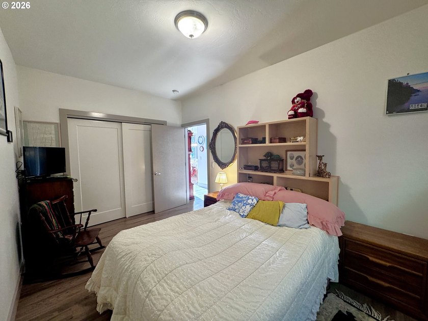 Light, Space, and a Hint of Ocean - Welcome Home. Coastal living - photo 12