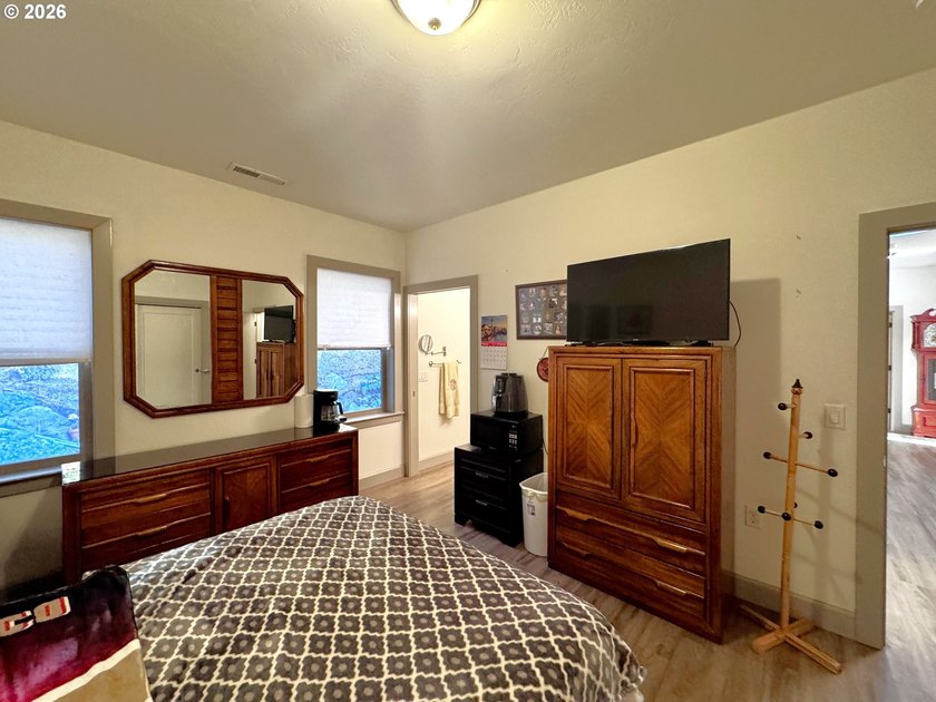 Light, Space, and a Hint of Ocean - Welcome Home. Coastal living - photo 20