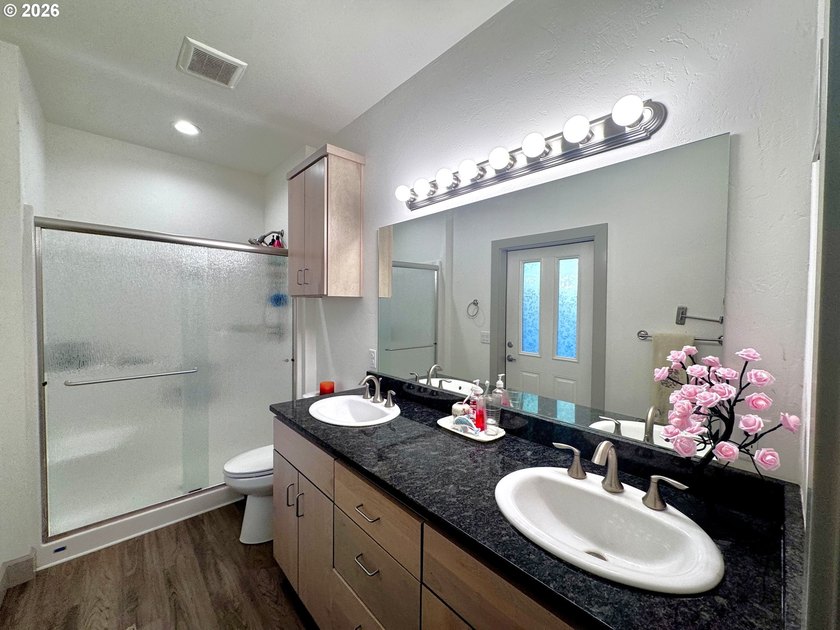 Light, Space, and a Hint of Ocean - Welcome Home. Coastal living - photo 22