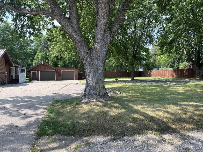 177' of HIGHWAY FRONTAGE, HIGHLY TRAVELED, BUSY CORNER ! This - photo 2