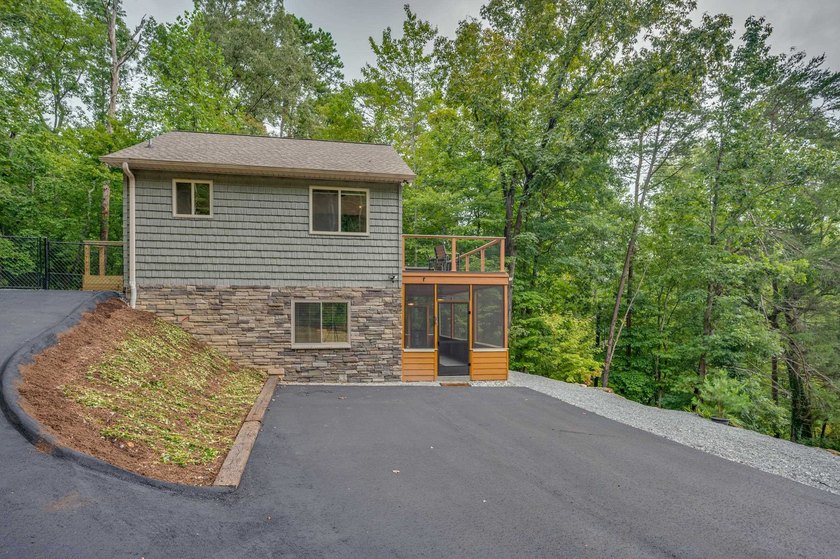 LAKE LANIER HOME WITH WATER ACCESS &amp; VIEWS! Exceptionally well - photo 14