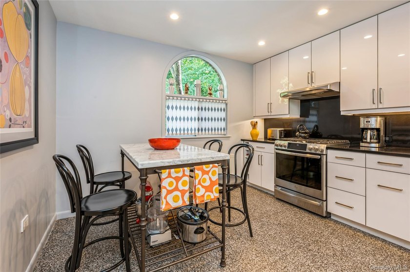 Private Riverfront Townhome with Luxury Condo Amenities - photo 5