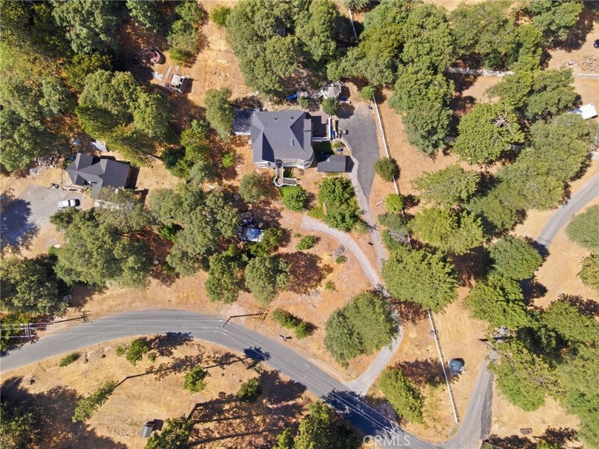Nestled in the scenic mountains of Crestline, this inviting home - photo 5