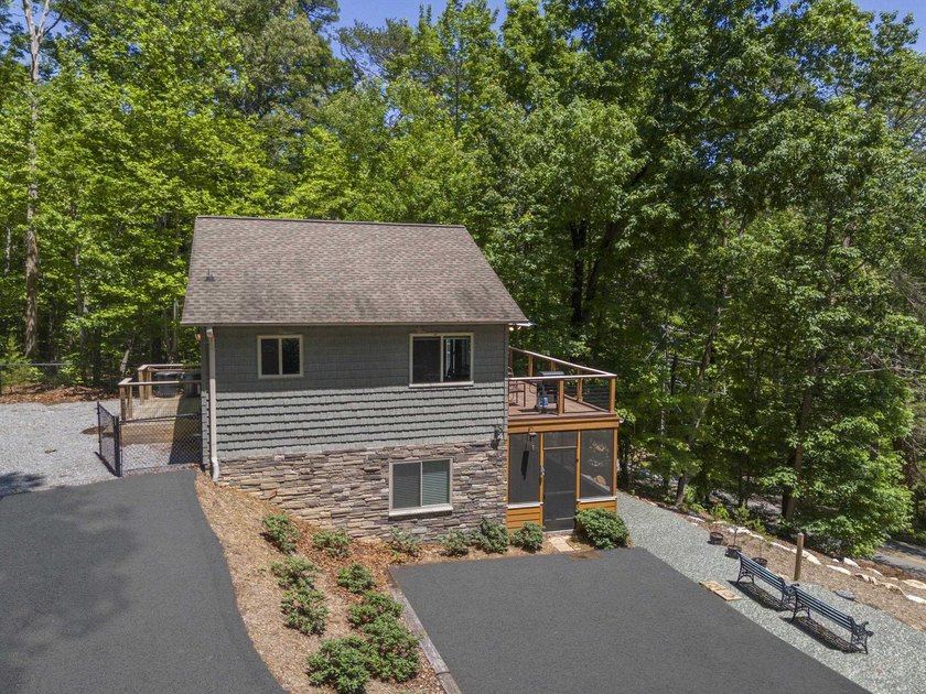 LAKE LANIER HOME WITH WATER ACCESS &amp; VIEWS! Exceptionally well - photo 18