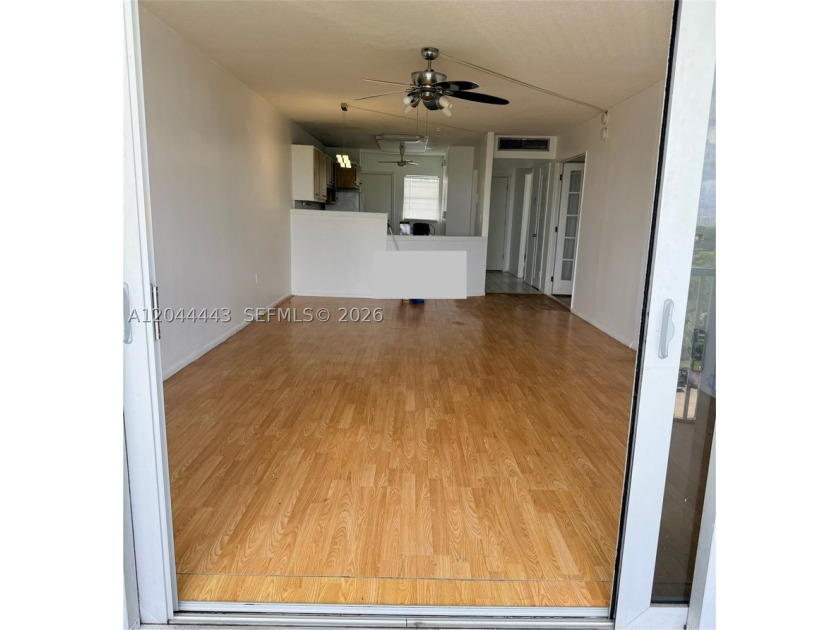 Great location for this 1 bed plus Den apartment. Den is closed - photo 6