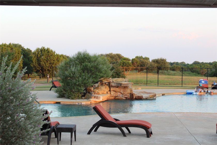 The Retreat is a private community located in Cleburne, 30 - photo 8