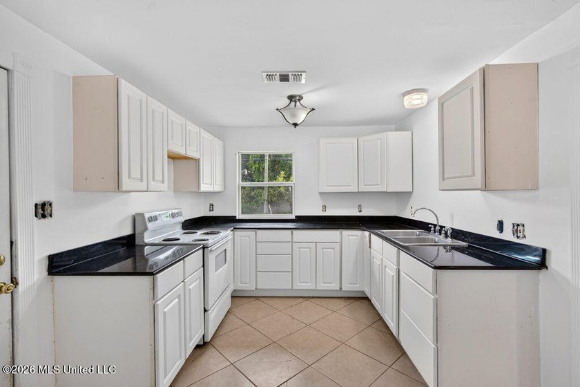 **Charming Bay Saint Louis Cottage - A Steal of a Deal!** - photo 13