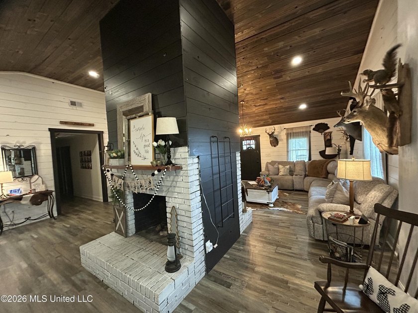 Welcome to this charming 3-bedroom, 2-bath farmhouse retreat - photo 6