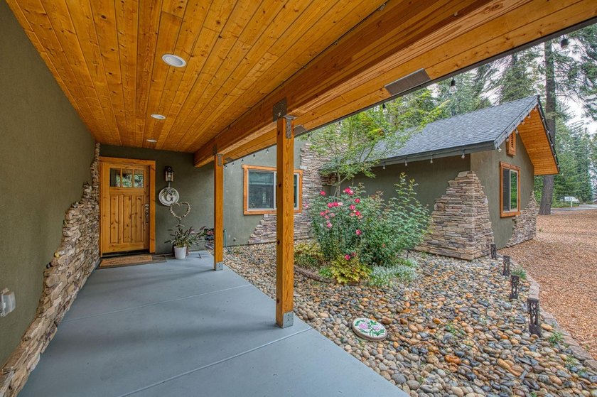 OPEN HOUSE: Sunday, July 5th 12 - 3pmMeticulously maintained and - photo 4