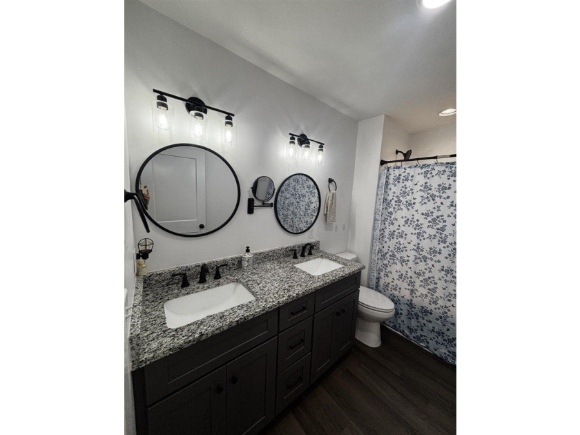 Like new and move-in Ready! This beautiful 3 bed 2 bath home was - photo 13