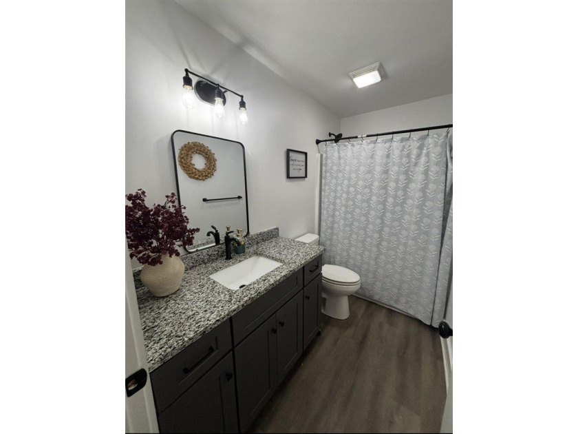 Like new and move-in Ready! This beautiful 3 bed 2 bath home was - photo 17