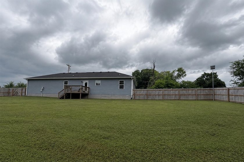 Like new and move-in Ready! This beautiful 3 bed 2 bath home was - photo 22