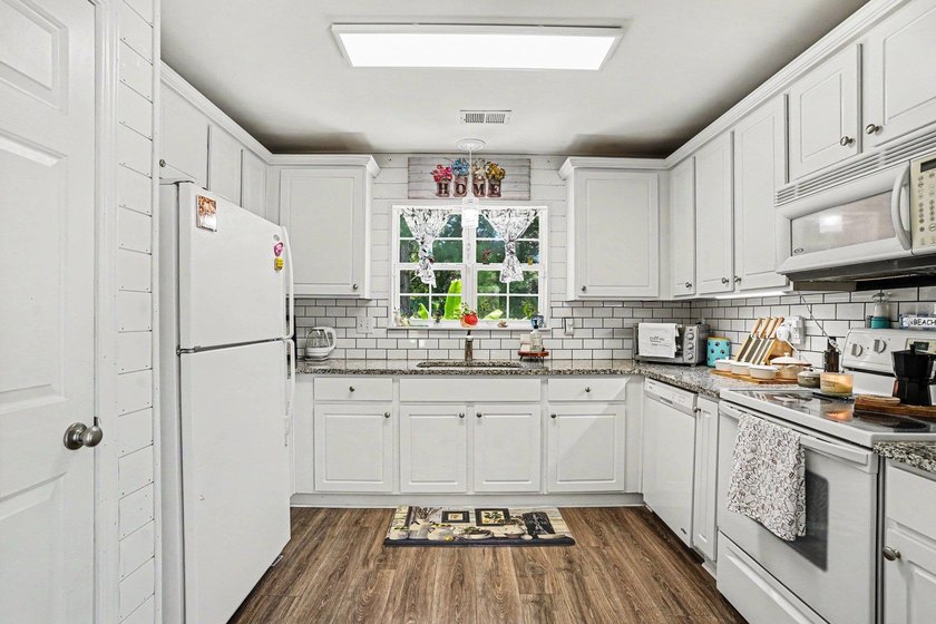 Welcome to this meticulously maintained home offering comfort - photo 13