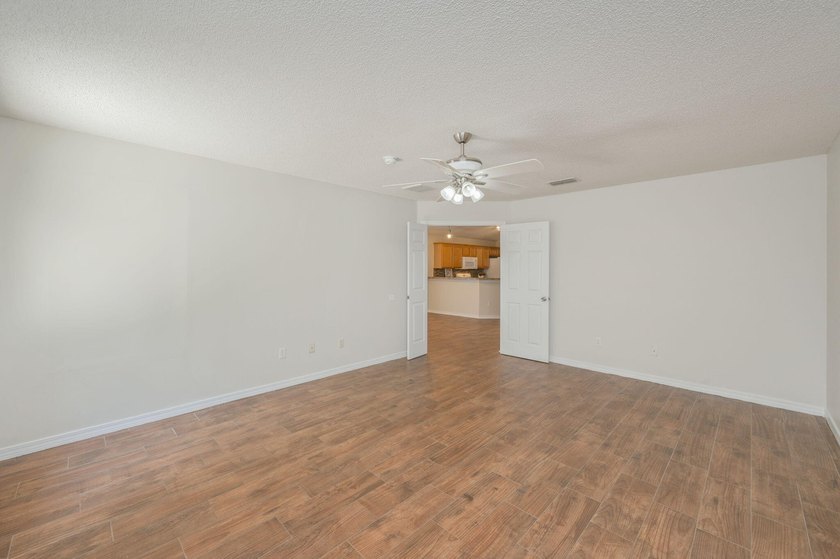 Welcome to coastal living in Navarre! This beautiful 3-bedroom - photo 16