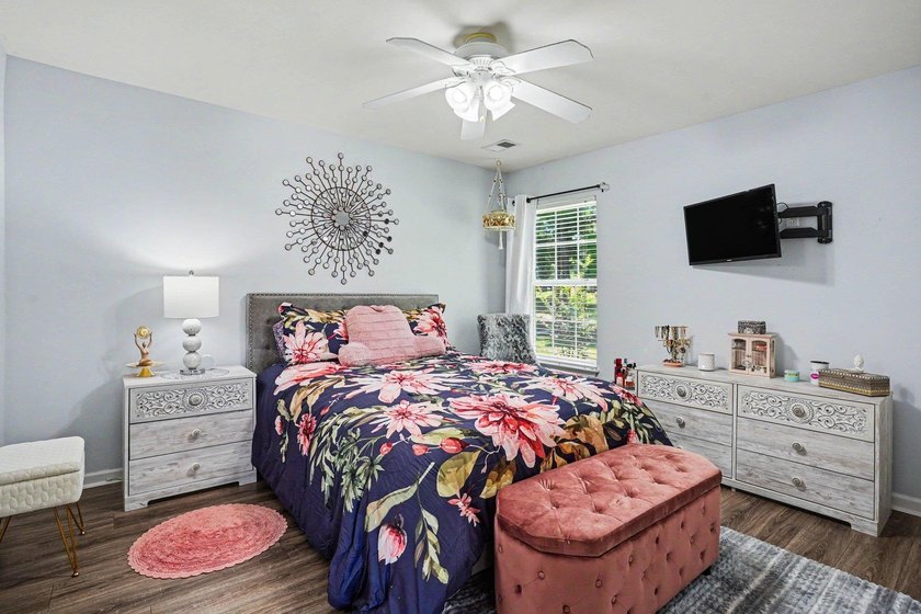 Welcome to this meticulously maintained home offering comfort - photo 18
