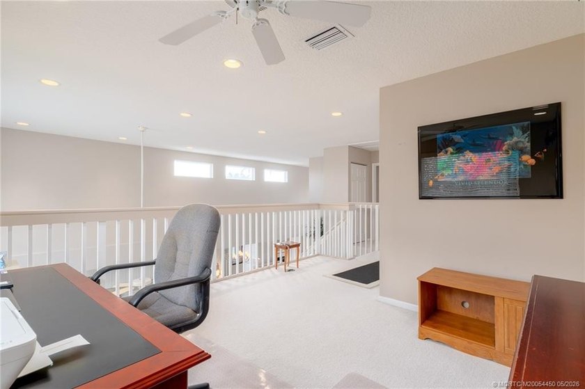 NEW ROOF! NEW PRICE! This Ballantrae Pool Home offers 3 bedrooms - photo 21