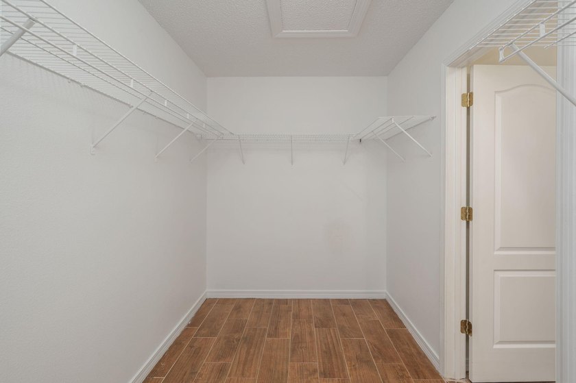 Welcome to coastal living in Navarre! This beautiful 3-bedroom - photo 23