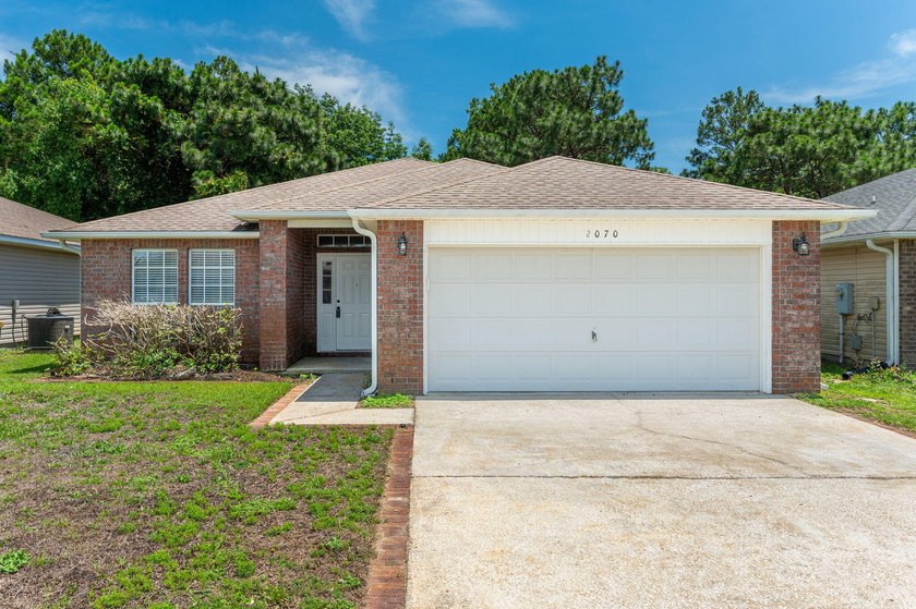 Welcome to coastal living in Navarre! This beautiful 3-bedroom - photo 34