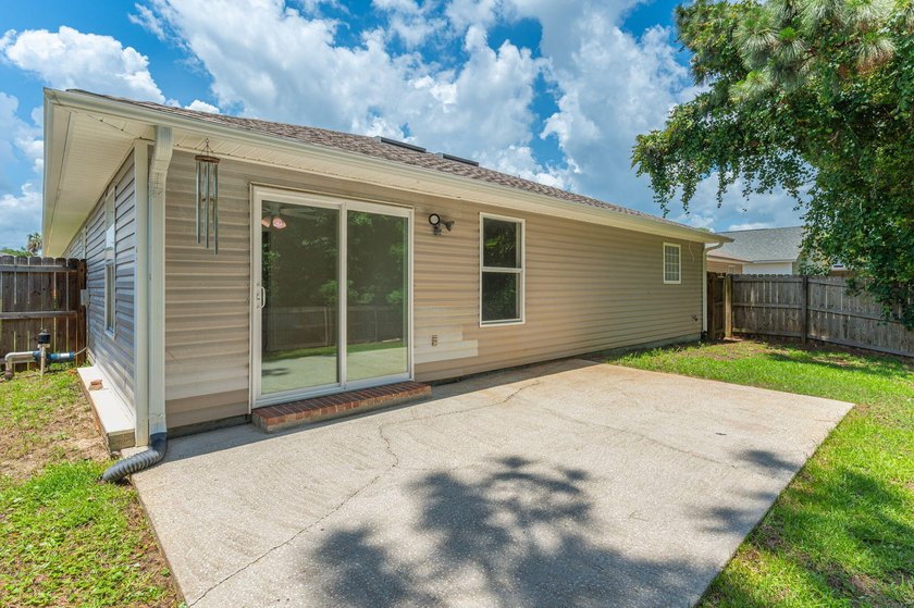 Welcome to coastal living in Navarre! This beautiful 3-bedroom - photo 37