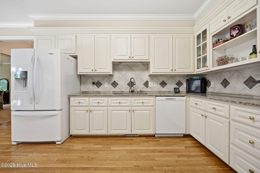 Beautiful golf course home overlooking the 14th fairway in - photo 11