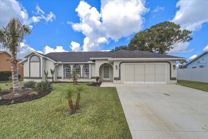 Welcome home to this beautifully updated 3-bedroom, 2-bath pool - photo 2