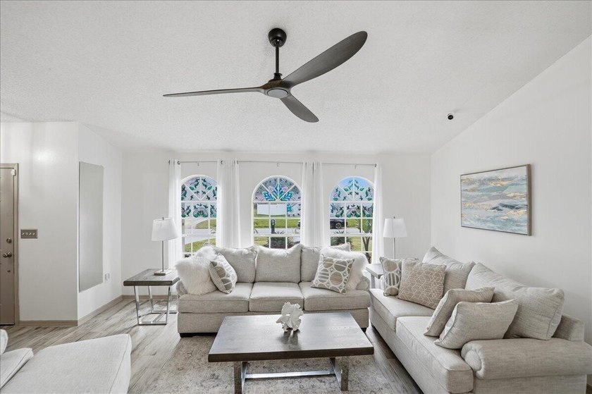 Welcome home to this beautifully updated 3-bedroom, 2-bath pool - photo 5