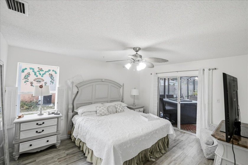 Welcome home to this beautifully updated 3-bedroom, 2-bath pool - photo 8