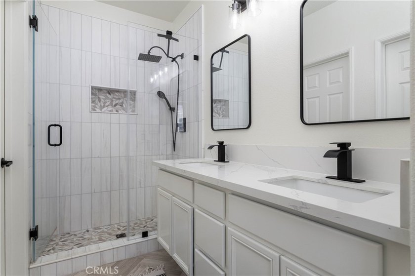 Tucked within the Chambray community of Ladera Ranch, this - photo 11