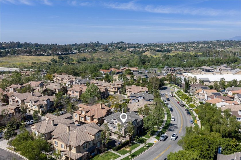 Tucked within the Chambray community of Ladera Ranch, this - photo 20