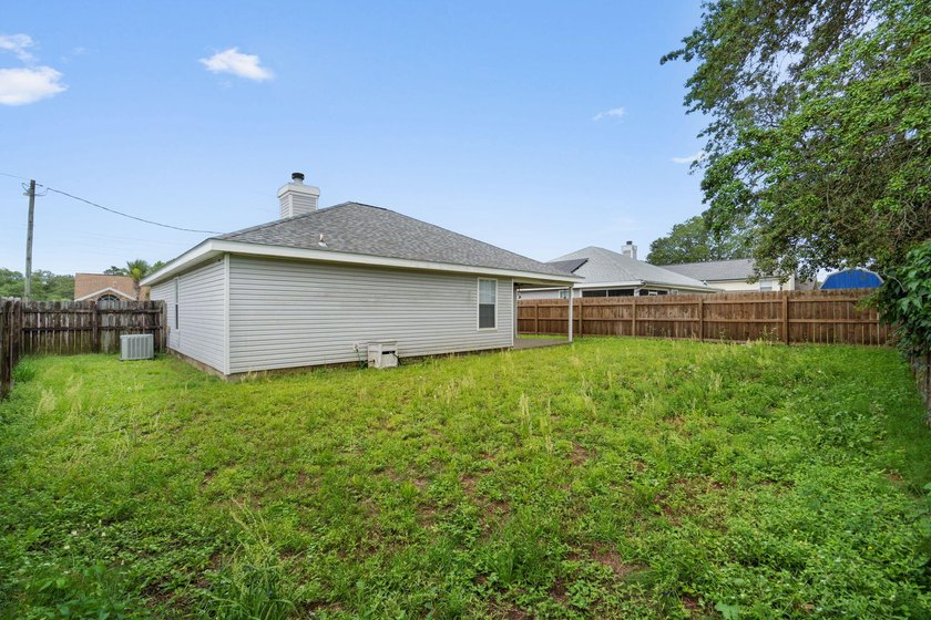 Welcome home to this perfectly located 3-bedroom, 2-bath - photo 27