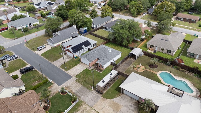 Welcome home to this perfectly located 3-bedroom, 2-bath - photo 28
